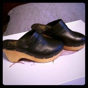Aldo black clogs